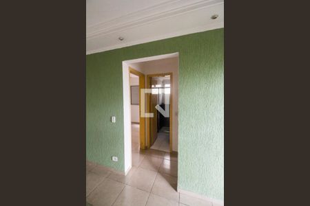 Corredor de apartamento para alugar com 2 quartos, 47m² em Parque Roseira, Carapicuíba