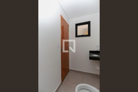 Banheiro da suíte de apartamento para alugar com 2 quartos, 45m² em Parada Inglesa, São Paulo