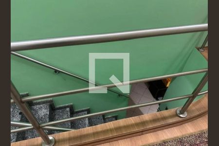 Escada de casa à venda com 3 quartos, 200m² em Jardim Sao Roberto, Guarulhos