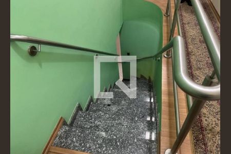 Escada de casa à venda com 3 quartos, 200m² em Jardim Sao Roberto, Guarulhos