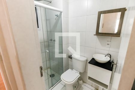Banheiro de apartamento para alugar com 2 quartos, 47m² em Jardim Henriqueta, Taboão da Serra