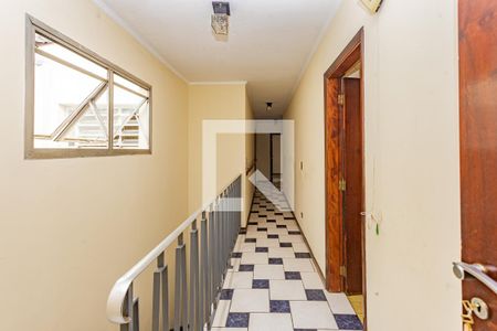 Corredor de casa para alugar com 4 quartos, 322m² em Vila Santo Estefano, São Paulo