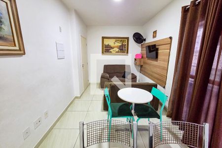 Sala de apartamento para alugar com 1 quarto, 47m² em Aviação, Praia Grande