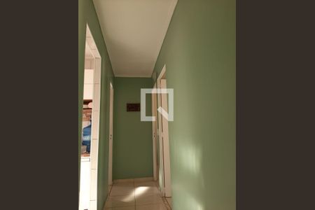Corredor de apartamento à venda com 2 quartos, 54m² em Parque Pinheiros, Taboão da Serra
