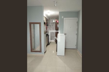 Sala de apartamento para alugar com 2 quartos, 38m² em Jardim das Oliveiras, Itaquaquecetuba