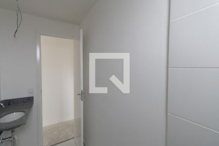 Banheiro de apartamento à venda com 2 quartos, 57m² em Vila Mazzei, São Paulo