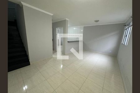 Casa para alugar com 3 quartos, 106m² em Vila Voturuá, São Vicente