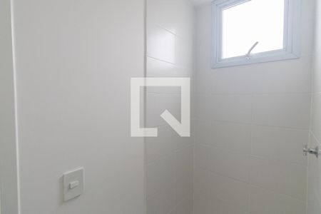 Banheiro de apartamento à venda com 1 quarto, 33m² em Vila Mazzei, São Paulo