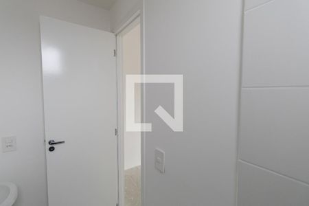 Banheiro de apartamento à venda com 1 quarto, 33m² em Vila Mazzei, São Paulo