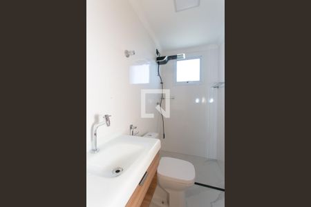 Banheiro  de casa para alugar com 1 quarto, 32m² em Jardim Santa Marcelina, São Paulo