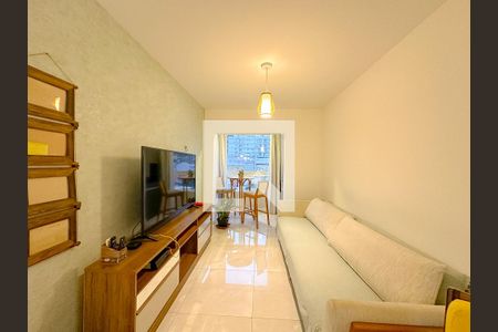 Sala de TV de apartamento para alugar com 2 quartos, 75m² em Ipiranga, São José