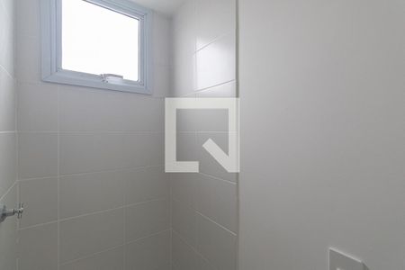 Banheiro de apartamento à venda com 1 quarto, 33m² em Vila Mazzei, São Paulo