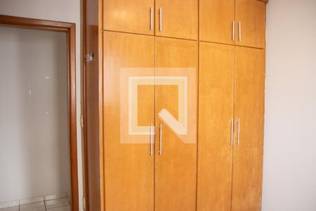 Quarto 01 de apartamento para alugar com 3 quartos, 76m² em Altos da Gloria, Goiânia