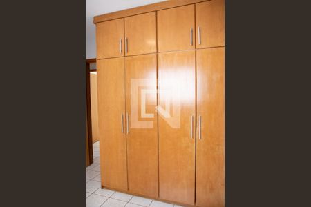 Quarto 01 de apartamento para alugar com 3 quartos, 76m² em Altos da Gloria, Goiânia
