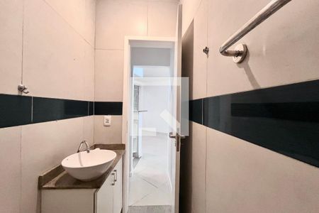 Banheiro  de apartamento à venda com 1 quarto, 40m² em Copacabana, Rio de Janeiro