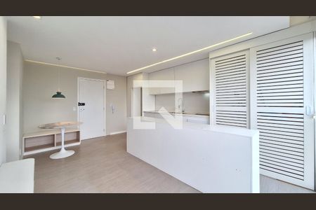 Sala/Cozinha e Área de serviço  de apartamento para alugar com 2 quartos, 47m² em Parque Industrial Tomas Edson, São Paulo