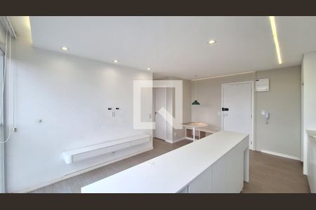 Sala/Cozinha e Área de serviço  de apartamento para alugar com 2 quartos, 47m² em Parque Industrial Tomas Edson, São Paulo
