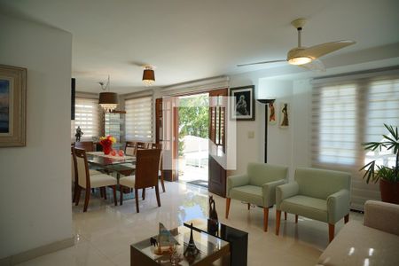 Sala de casa de condomínio à venda com 4 quartos, 450m² em Camboinhas, Niterói