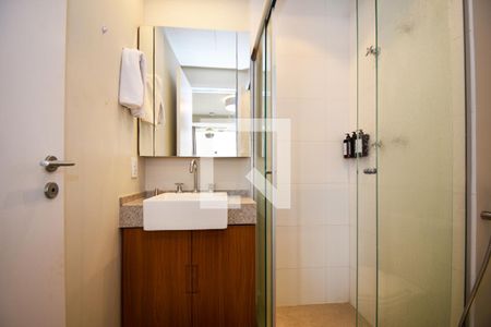banheiro de kitnet/studio para alugar com 1 quarto, 26m² em Pinheiros, São Paulo