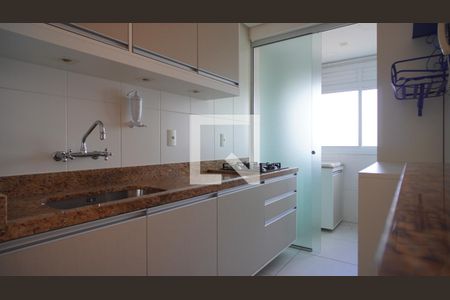 Cozinha e Área de Serviço de apartamento à venda com 2 quartos, 70m² em R, Porto Alegre