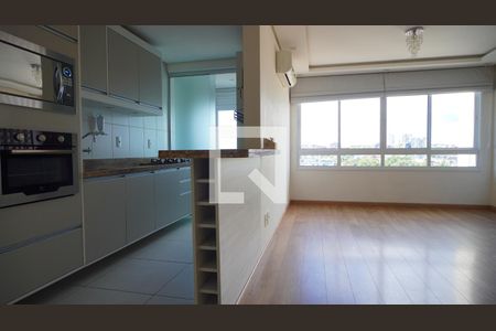 Sala e cozinha  de apartamento à venda com 2 quartos, 70m² em R, Porto Alegre