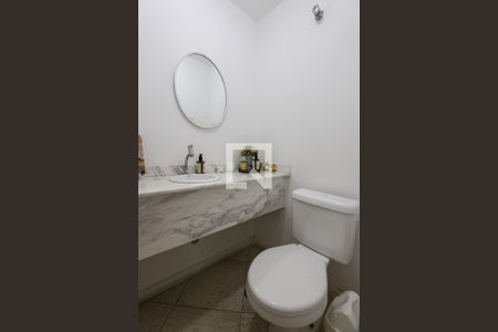 Lavabo de apartamento para alugar com 3 quartos, 143m² em Vila Suzana, São Paulo