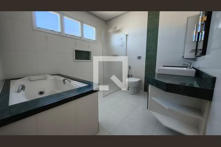 Banheiro de casa de condomínio para alugar com 3 quartos, 370m² em Loteamento Banespa, Vinhedo