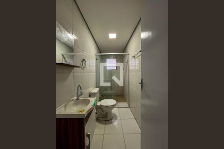 Banheiro de casa de condomínio para alugar com 2 quartos, 45m² em Vila Água Funda, São Paulo