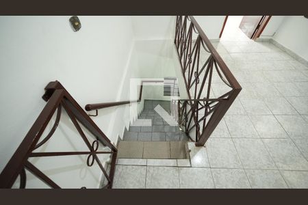 Escada de casa para alugar com 4 quartos, 170m² em Vila Luzita, Santo André