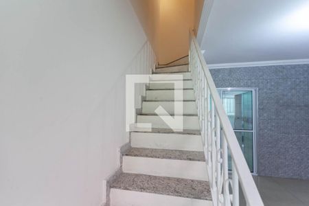 Escada de casa de condomínio para alugar com 2 quartos, 65m² em Santa Terezinha, Belo Horizonte