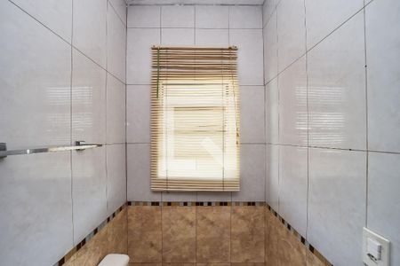 Banheiro de apartamento para alugar com 1 quarto, 50m² em Sarandi, Porto Alegre