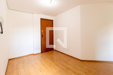 Sala/Cozinha de apartamento para alugar com 1 quarto, 28m² em Cristo Rei, Curitiba