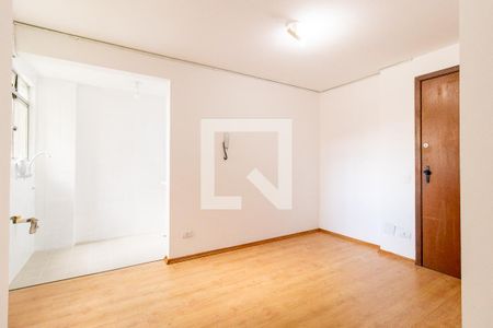 Sala/Cozinha de apartamento para alugar com 1 quarto, 28m² em Cristo Rei, Curitiba