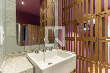 Banheiro de kitnet/studio para alugar com 1 quarto, 24m² em Higienópolis, São Paulo