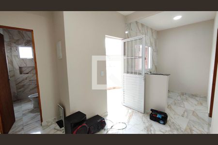 Sala / Cozinha de casa para alugar com 2 quartos, 38m² em Conjunto Habitacional A. E. Carvalho, São Paulo