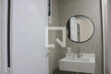Banheiro de casa para alugar com 1 quarto, 30m² em Bom Retiro, São Paulo