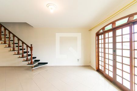 Sala de casa para alugar com 3 quartos, 280m² em Parque Sao Rafael, São Paulo