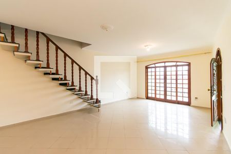 Sala de casa para alugar com 3 quartos, 280m² em Parque Sao Rafael, São Paulo