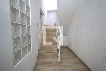 Escada de casa para alugar com 2 quartos, 80m² em Vila Luzita, Santo André