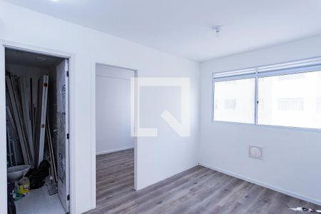 Sala, cozinha e área de serviço de apartamento para alugar com 2 quartos, 33m² em Jardim Pereira Leite, São Paulo