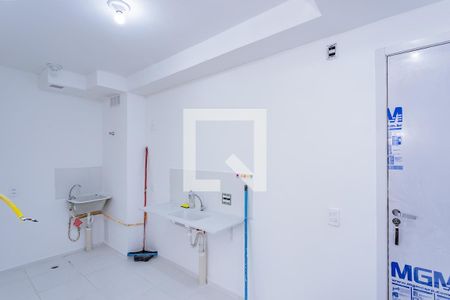 Sala, cozinha e área de serviço de apartamento para alugar com 2 quartos, 33m² em Jardim Pereira Leite, São Paulo