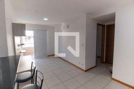 Sala de apartamento à venda com 2 quartos, 60m² em Pendotiba, Niterói