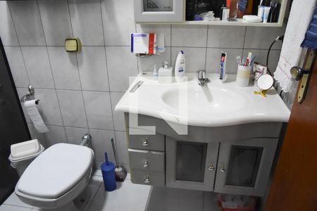 Banheiro da Suíte de casa à venda com 3 quartos, 230m² em Parque Cidade Jardim Ii, Jundiaí