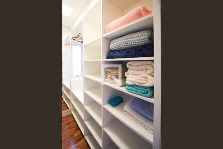 Closet da Suíte    de apartamento para alugar com 2 quartos, 96m² em Vila Nova Conceição, São Paulo