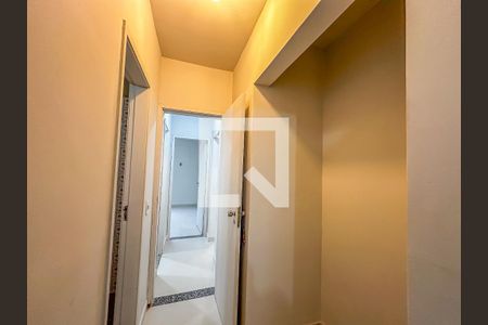 Corredor de apartamento para alugar com 2 quartos, 70m² em Laranjeiras, Rio de Janeiro