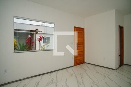 Sala de casa de condomínio para alugar com 1 quarto, 45m² em Manoel Ribeiro Sul, Maricá
