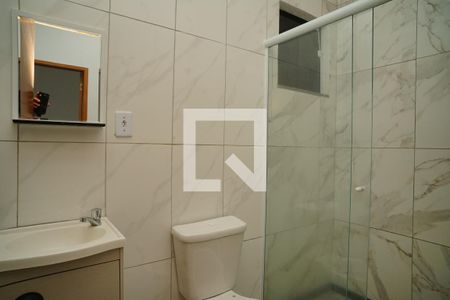 Banheiro de casa de condomínio para alugar com 1 quarto, 45m² em Manoel Ribeiro Sul, Maricá