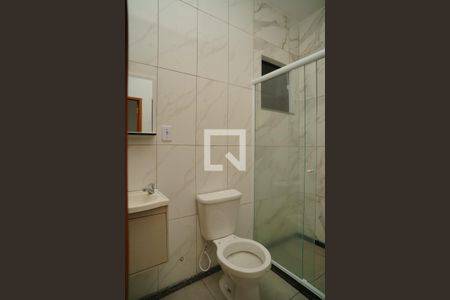 Banheiro de casa de condomínio para alugar com 1 quarto, 45m² em Manoel Ribeiro Sul, Maricá