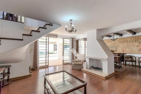 Casa à venda com 4 quartos, 261m² em Chácara Monte Alegre, São Paulo