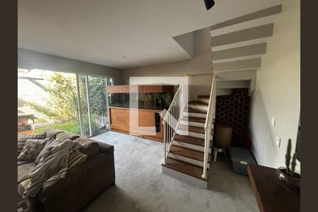 Sala de casa de condomínio para alugar com 3 quartos, 138m² em Jardim Monte Kemel, São Paulo